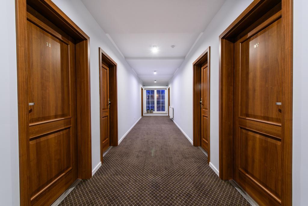 Hotel Nowy Dwor Trzebnica Exteriör bild