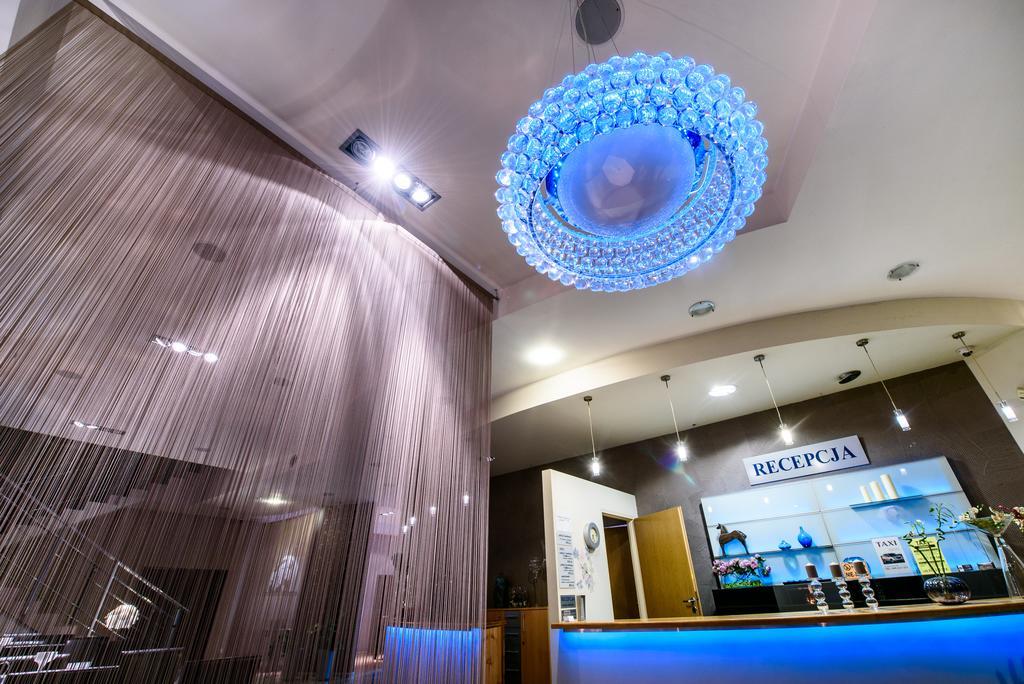 Hotel Nowy Dwor Trzebnica Exteriör bild