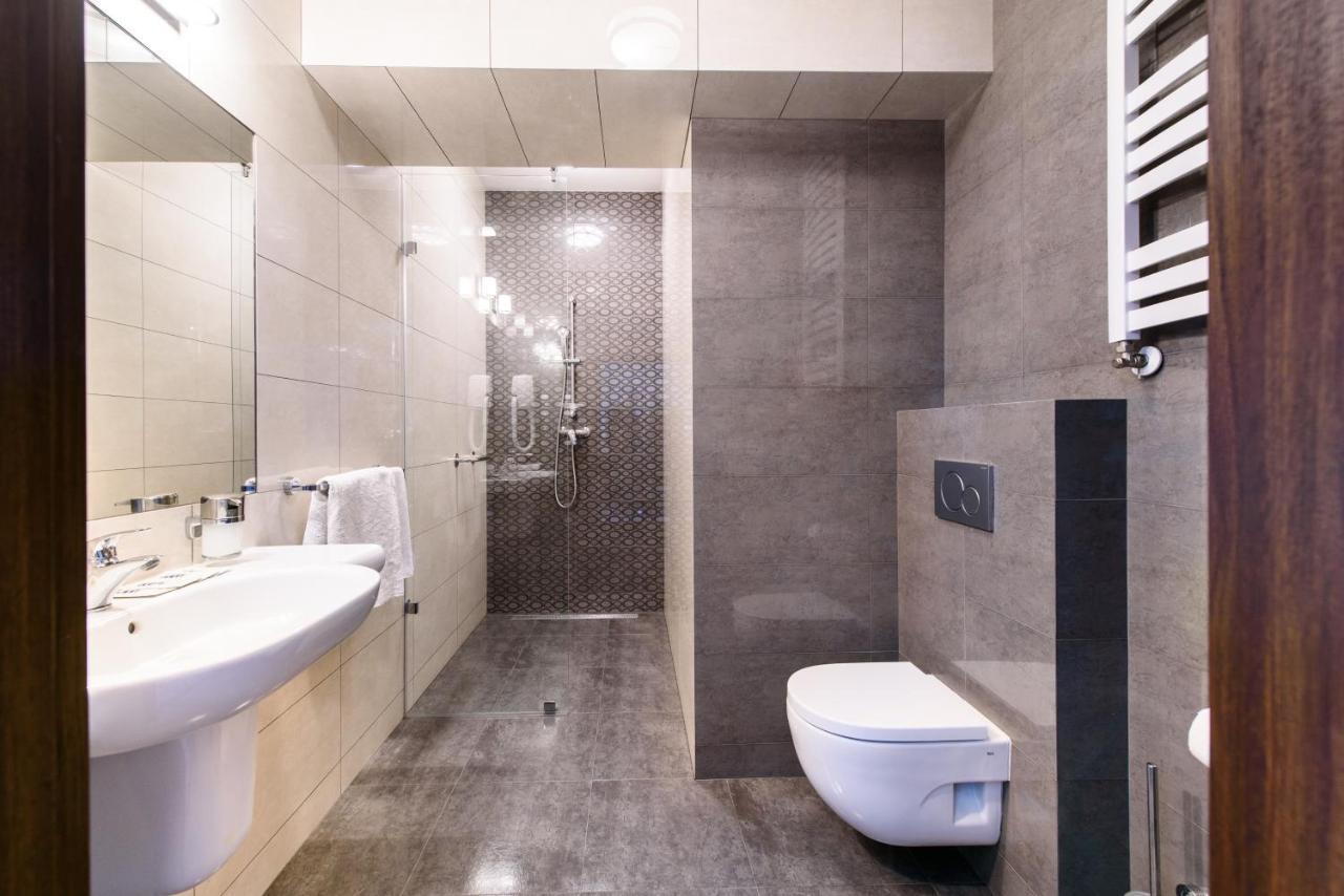 Hotel Nowy Dwor Trzebnica Exteriör bild